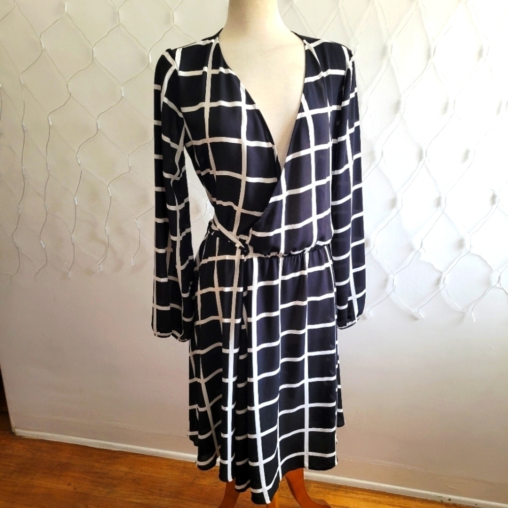 Lark & Ro Wrap Dress / Square Print / Size Large